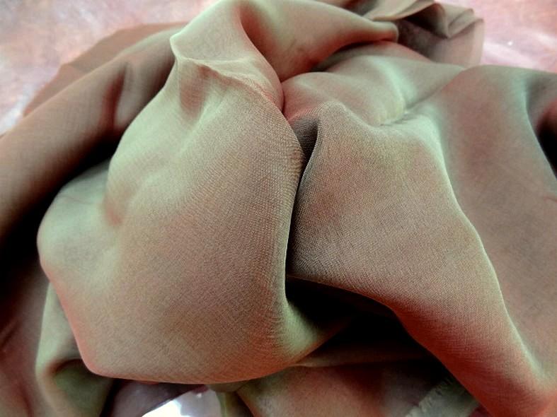 Mousseline de soie changeante kaki rouge 2