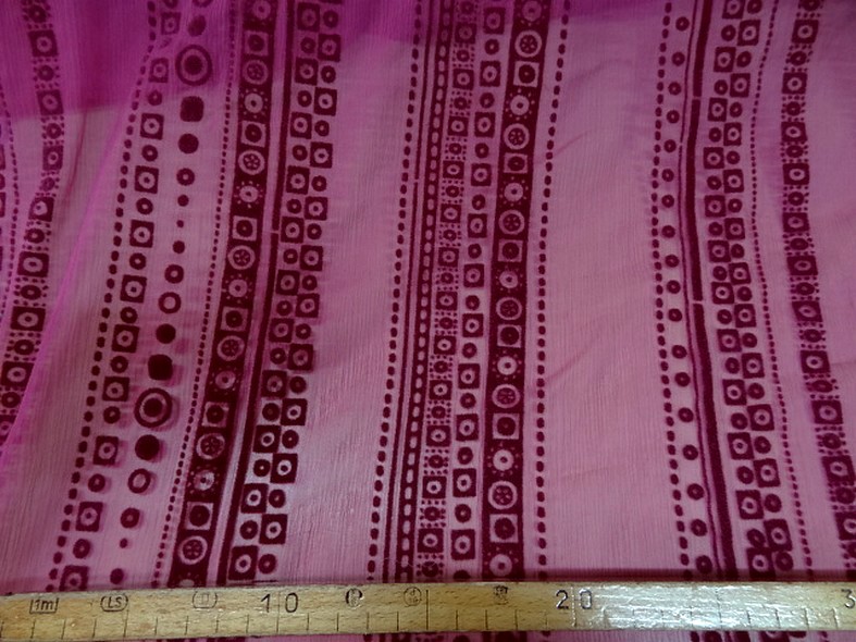 Mousseline de soie chiffon framboise application velours type indien 2