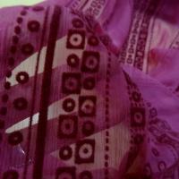 Mousseline de soie chiffon framboise application velours type indien 4 