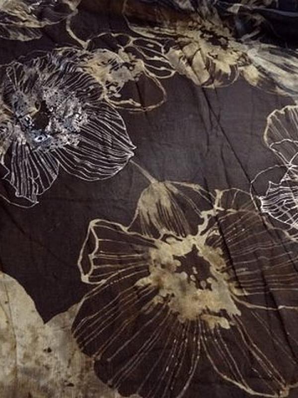 Mousseline de soie chiffon pavots beiges et argentes 1 