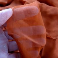 Mousseline de soie chiffon teinte acajou 4 