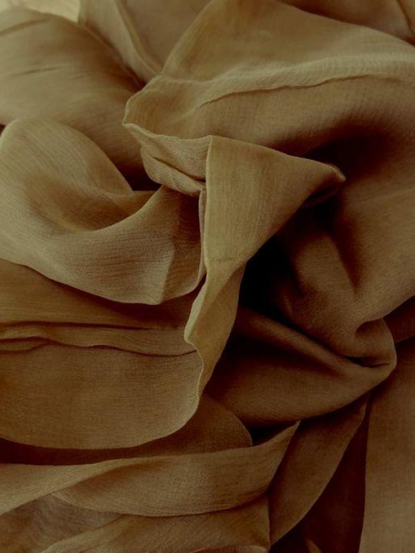 Mousseline de soie chiffon teinte noisette 1