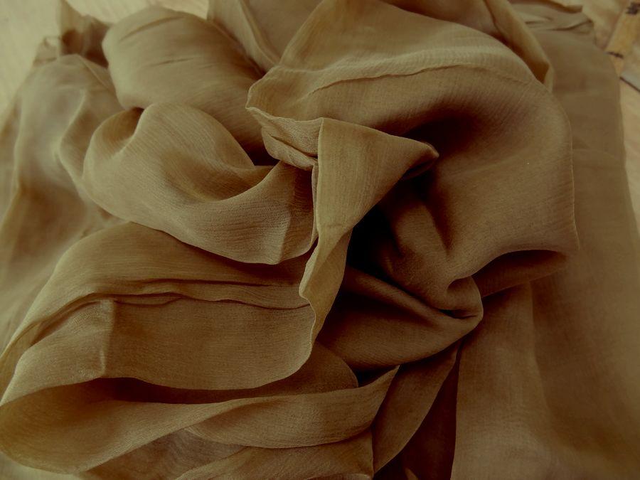 Mousseline de soie chiffon teinte noisette 1