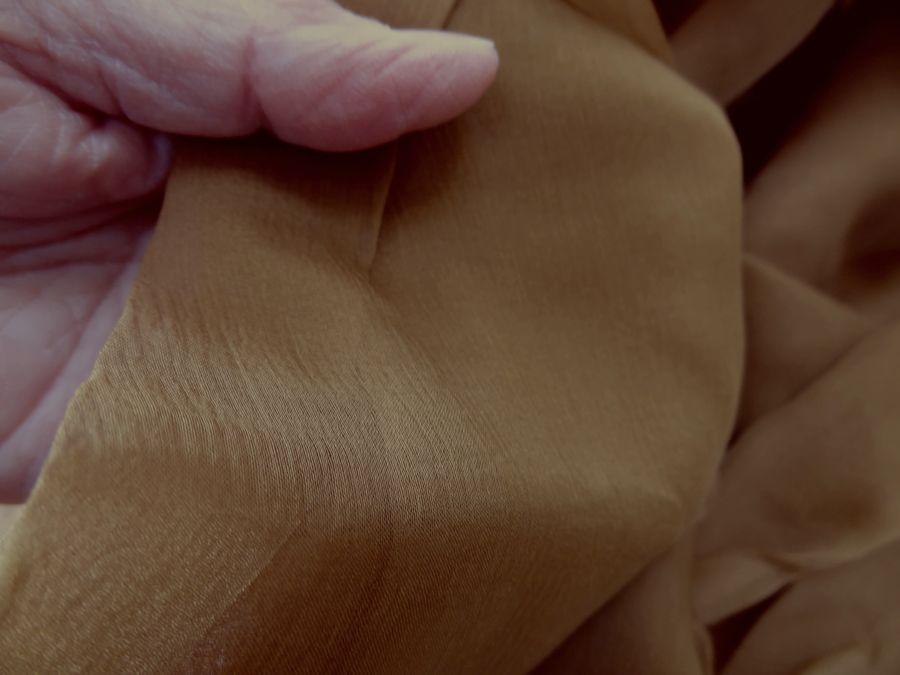 Mousseline de soie chiffon teinte noisette 4