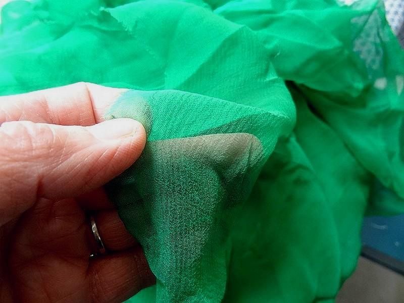 Mousseline de soie chiffon vert emeraude 1