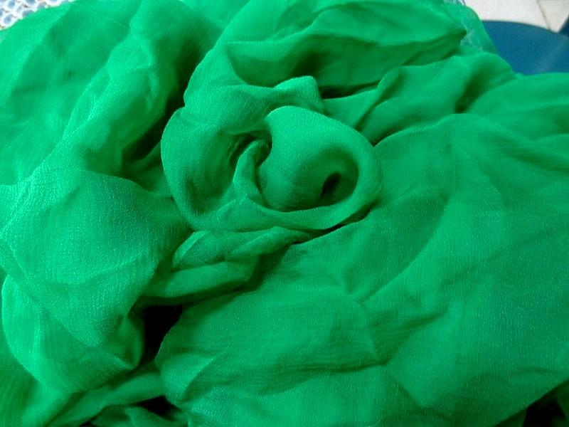 Mousseline de soie chiffon vert emeraude 2