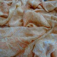 Mousseline de soie imprimee tons ocre et abricot 1