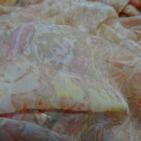 Mousseline de soie imprimee tons ocre et abricot 2 