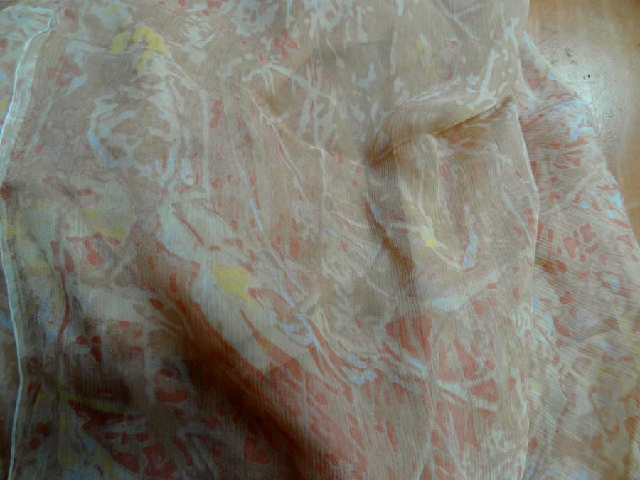 Mousseline de soie imprimee tons ocre et abricot 5