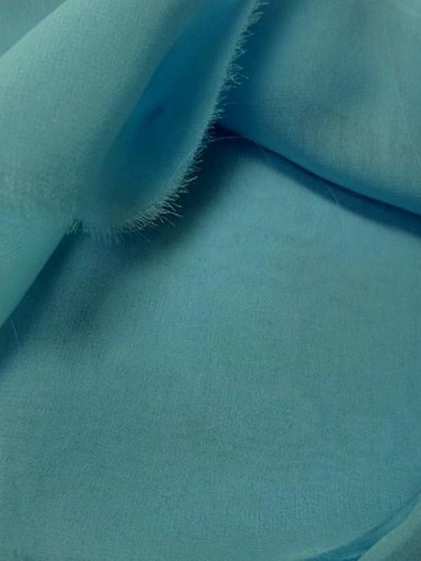 Mousseline de soie lisse bleu ciel 1 