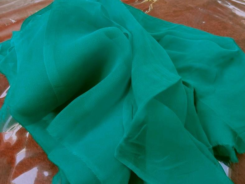 Mousseline de soie lisse bleu vert fonce 2