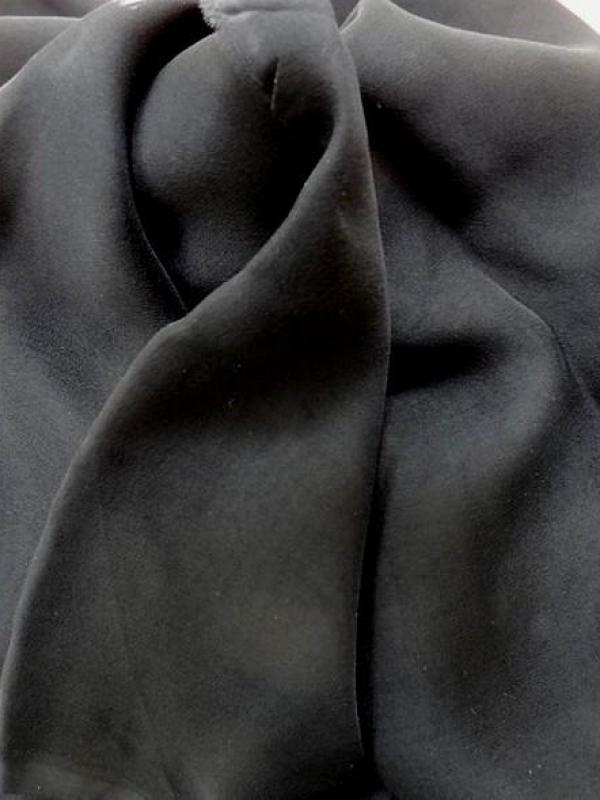 Mousseline de soie lisse noire 2 