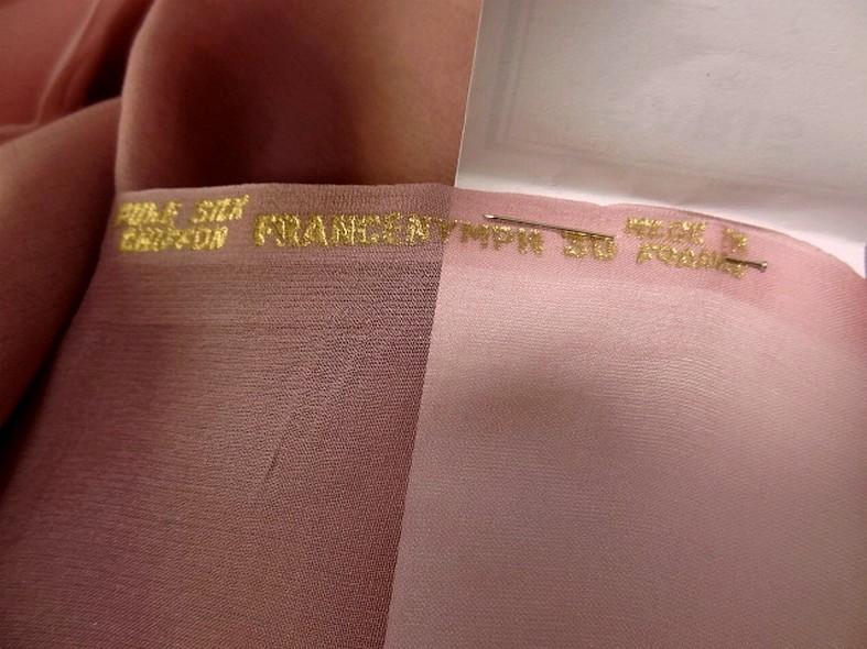 Mousseline de soie lisse teinte vieux rose