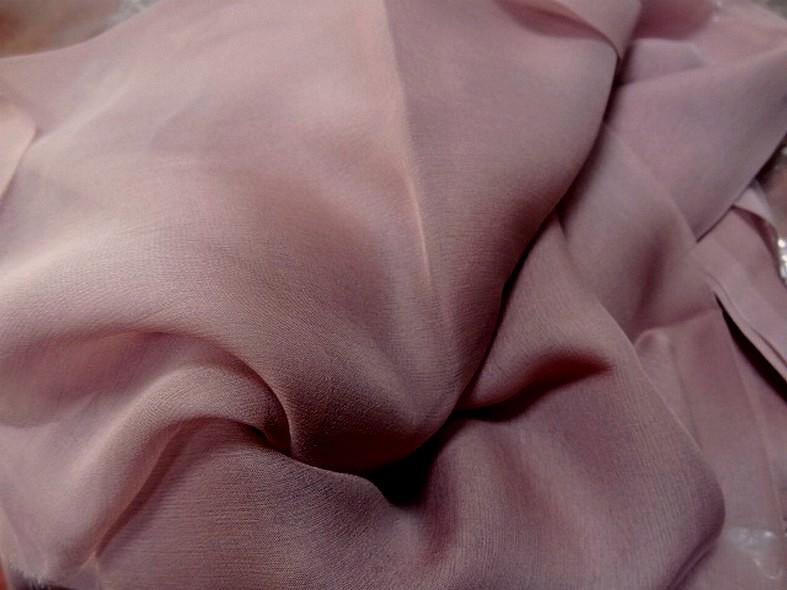 Mousseline de soie lisse teinte vieux rose 2