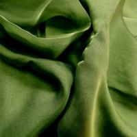 Mousseline de soie lisse vert avocat 1 