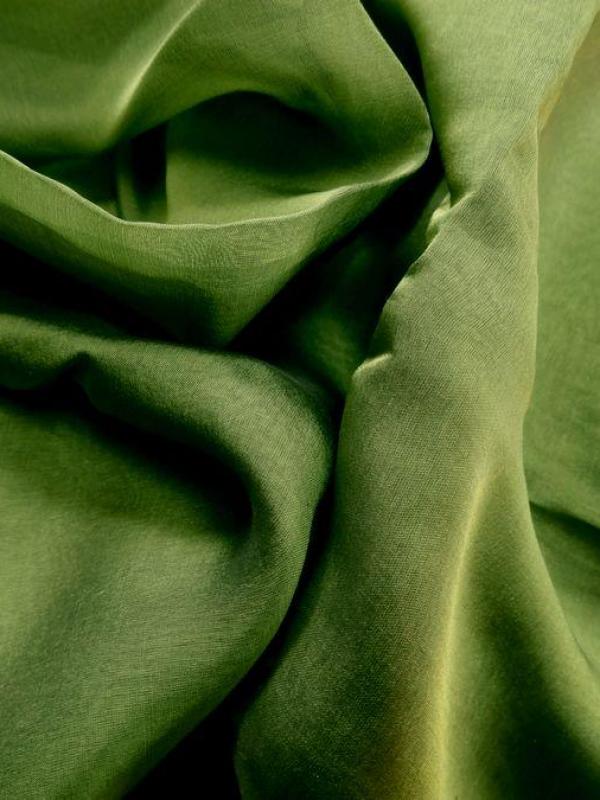 Mousseline de soie lisse vert avocat 1 