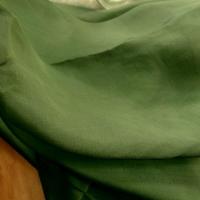 Mousseline de soie lisse vert avocat 3 