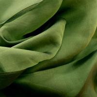Mousseline de soie lisse vert avocat 4 