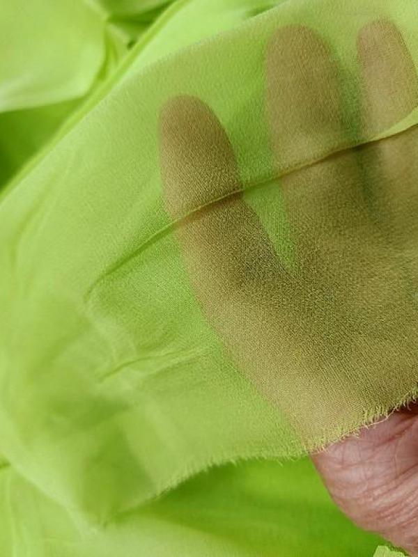 Mousseline de soie lisse vert pomme 2 