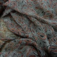 Mousseline de soie motif noyaux corail et taupe 2