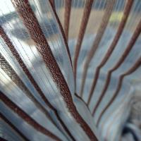 Mousseline de soie semi transparente rayee bleu chocolat 5 