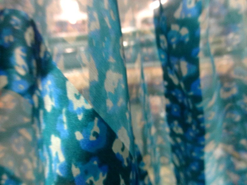 Mousseline de soie semi transparente rayee fleurie bleu celeste 6 1