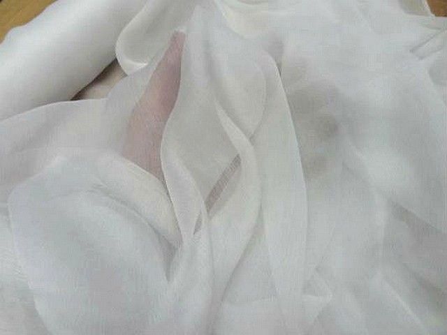 Mousseline en soie blanche 1 2