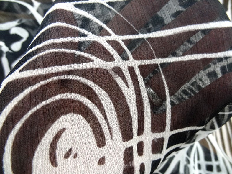 Mousseline froisse graphique noir et blanc 3