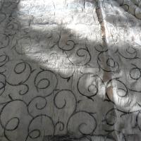 Mousseline froissee gris moyen avec applications de velours 1