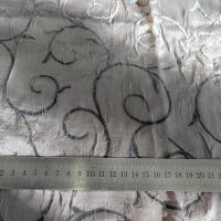 Mousseline froissee gris moyen avec applications de velours 2