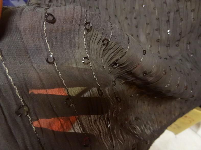 Mousseline froissee teinte cachou a sequins 2