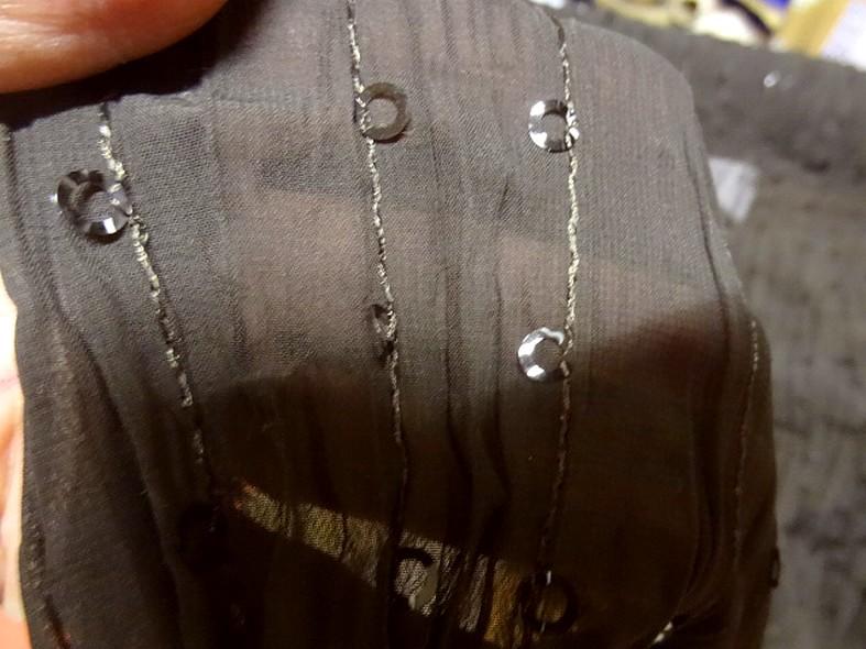 Mousseline froissee teinte cachou a sequins 3