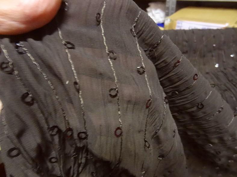 Mousseline froissee teinte cachou a sequins 4