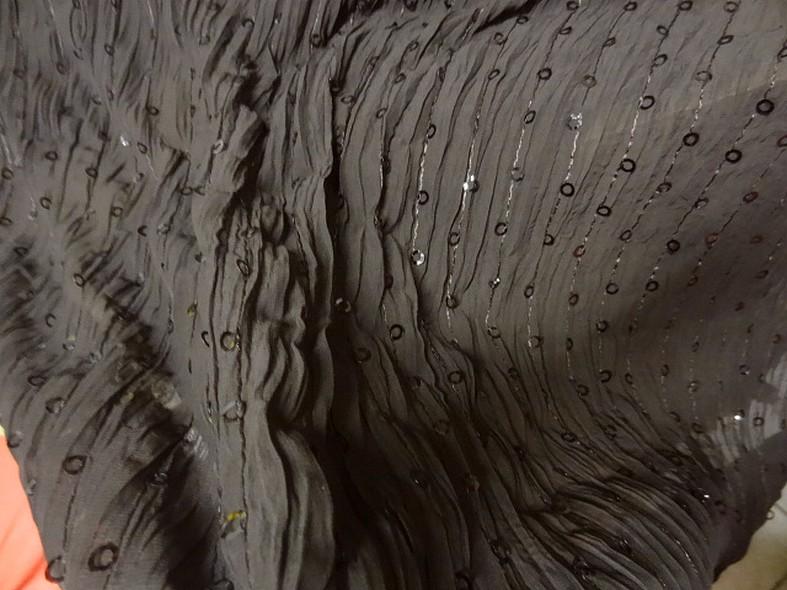 Mousseline froissee teinte cachou a sequins 5