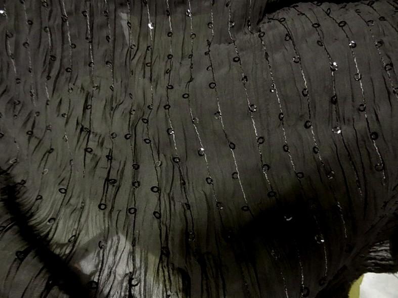 Mousseline froissee teinte noire a sequins 1 copie