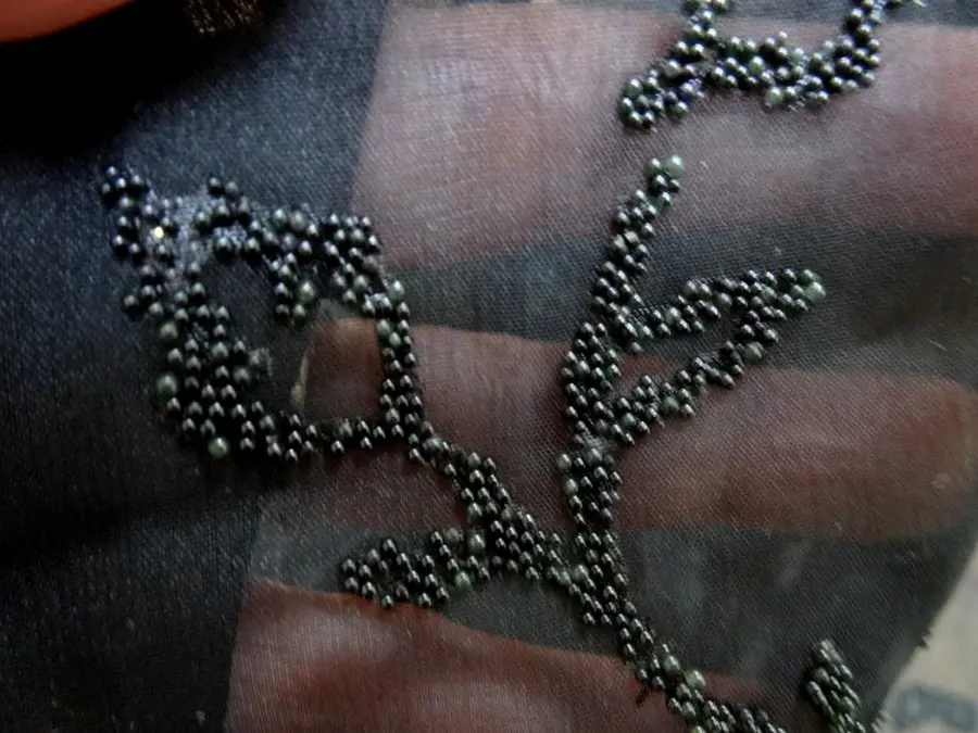 Mousseline noire perlee 2