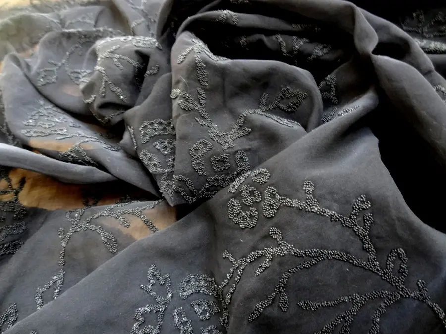 Mousseline noire perlee 4