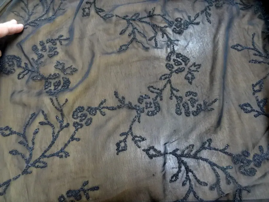 Mousseline noire perlee 5