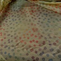 Mousseline organza jaune paille nacree fleurie 1 