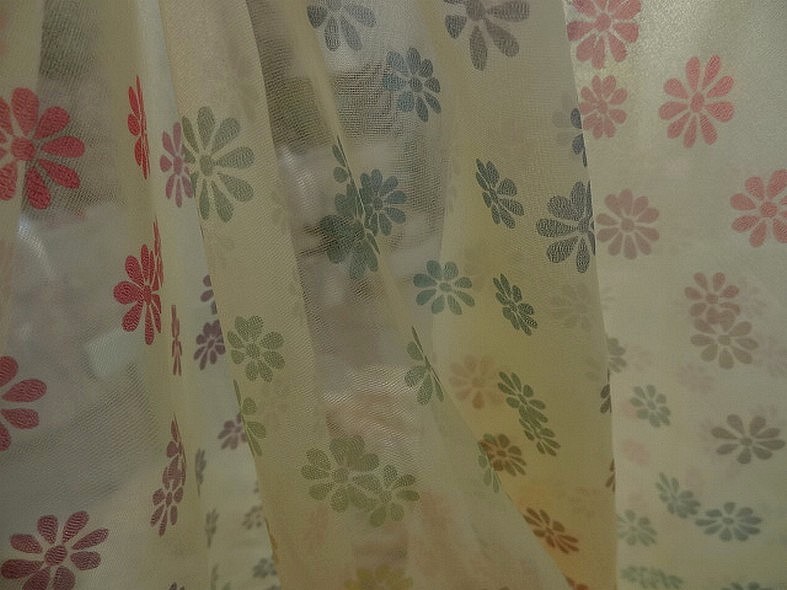 Mousseline organza jaune paille nacree fleurie 3