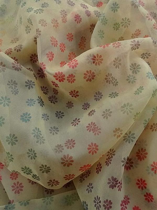 Mousseline organza jaune paille nacree fleurie 4 