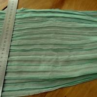 Mousseline ou voile plissee vert jade nacre 4