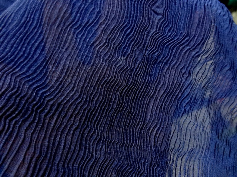Mousseline plissee magma bleu outremer 3