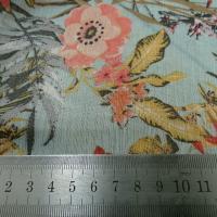 Mousseline polyester creponnee fond bleu givre fleurie 4 
