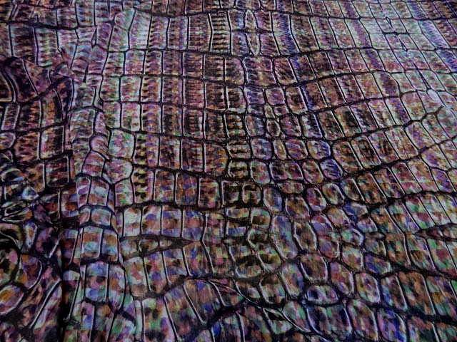 Mousseline polyester motif ecailles multicolore 2 