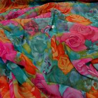 Mousseline polyester motif fleurs acidulees 2 