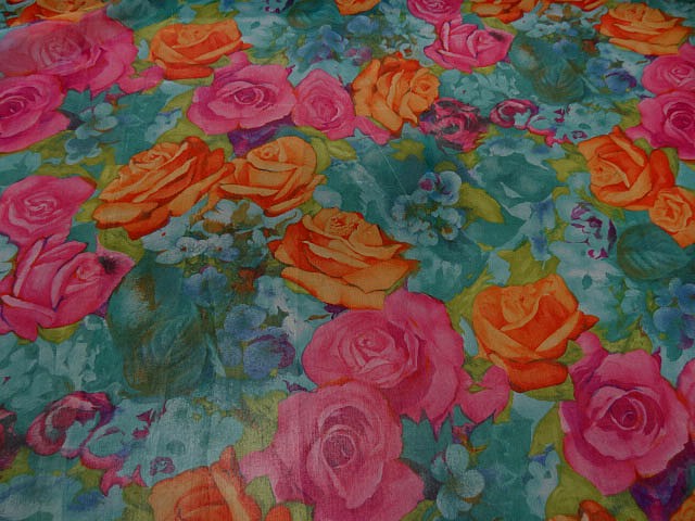 Mousseline polyester motif fleurs acidulees 3 
