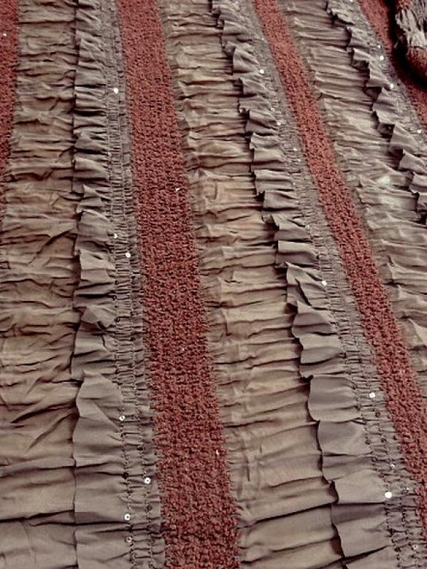 Mousseline smockee chocolat avec volants a sequins 