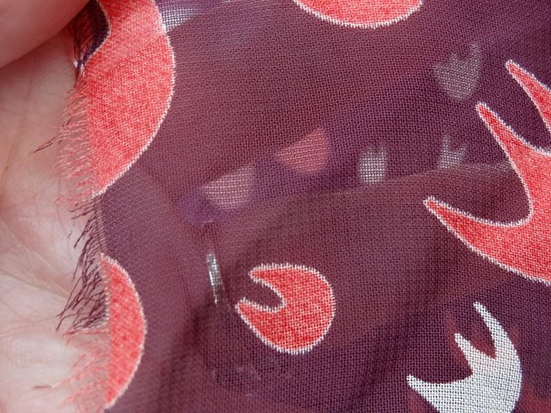 Mousseline teinte lie de vin motif tulipes 1