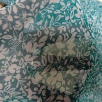 Mousseline vert bleute et blanc motif semi de fleurs 8